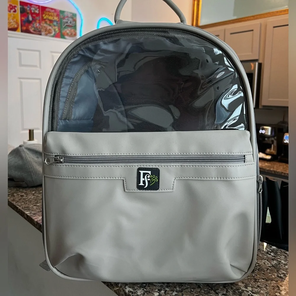 Pet backpack carrier